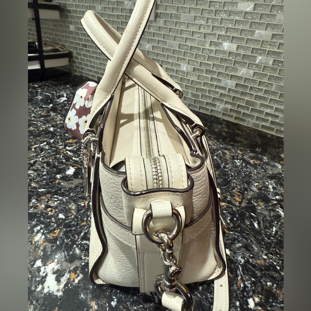 COACH 2018 Swagger 27 Carryall
Color- Chalk EUC - Picture 4 of 14